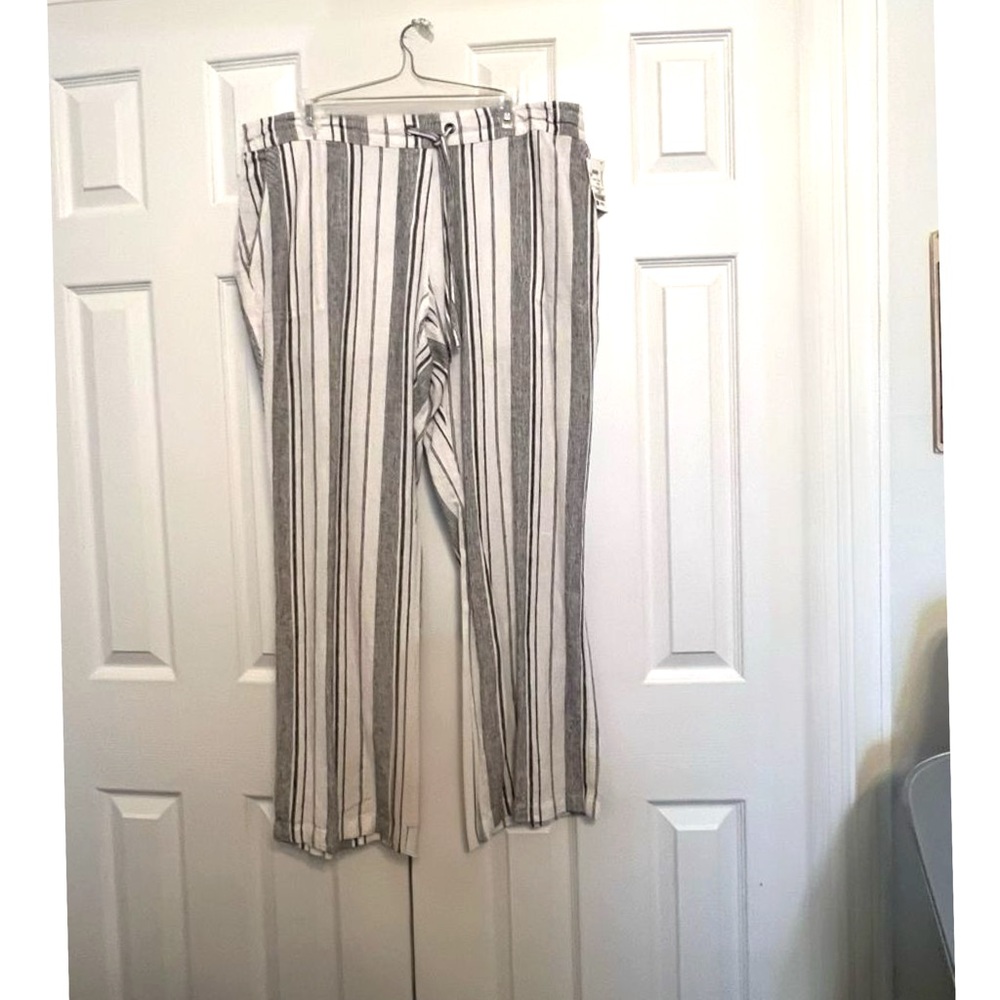 XL Per Se Black & White Pants with Striped Pattern